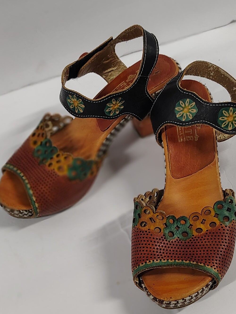 L'Artiste 'Jive' Boho-chic Heeled Rustic Sandal Camel Multi Women's Sz 9 GUC - Picture 9 of 12